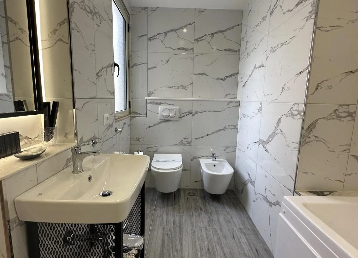 ****  Peaky Hotel Durres Albania