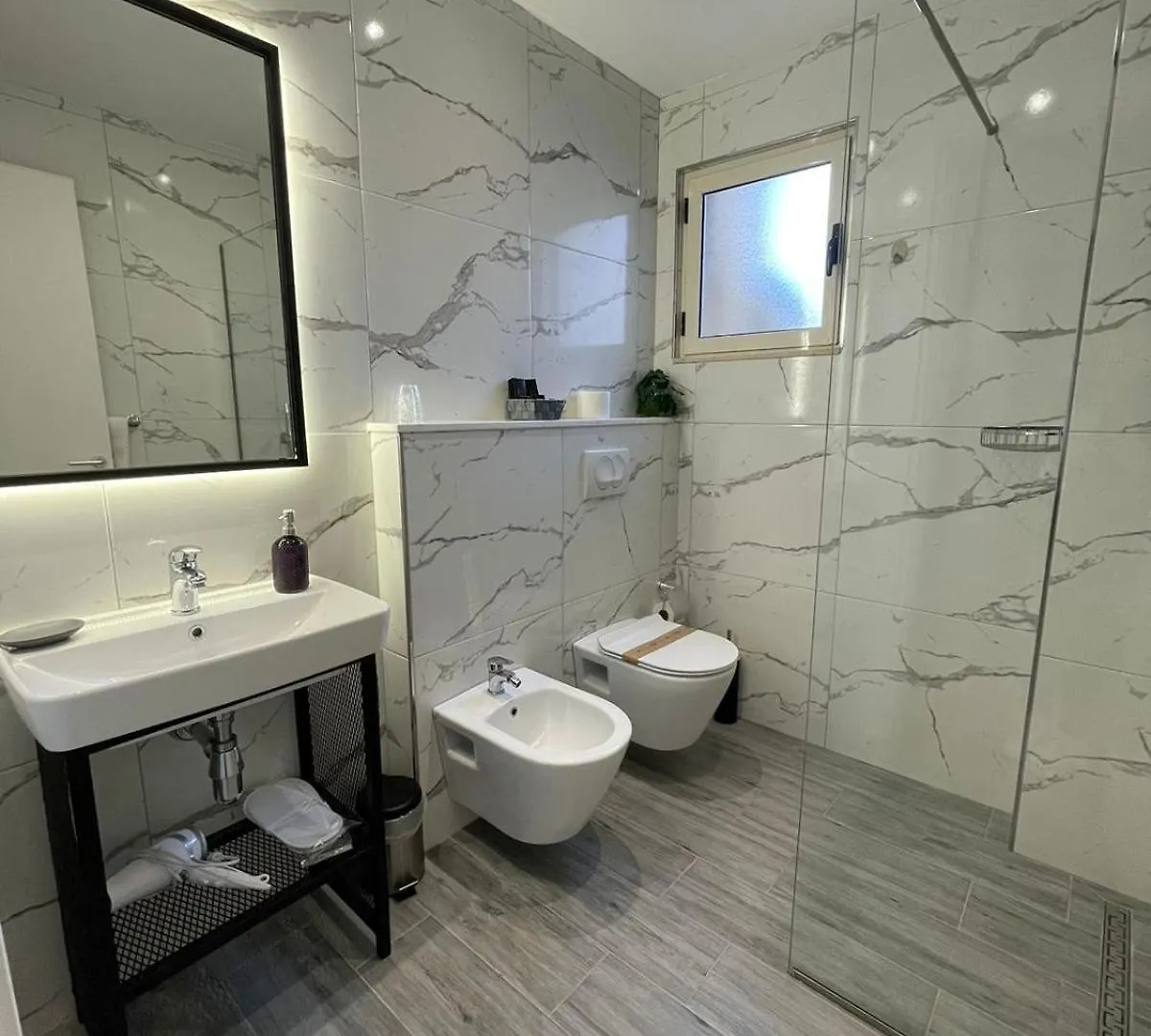 Peaky Hotel Durres 4*,  Albania